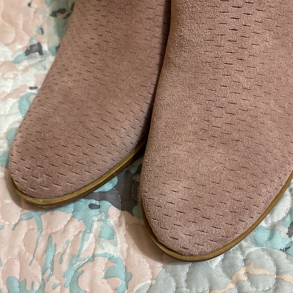 LUCKY brand booties, pink suede, like new! Size 9 - Picture 6 of 7